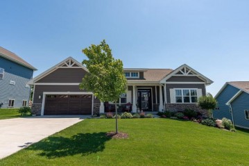 713 Maple Dr, Mount Horeb, WI 53572