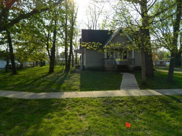 223 Nelson St, Sharon, WI 53585