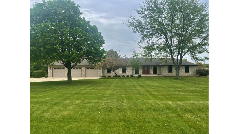 4660 W Finley Rd Beloit, WI 53511 by Fsbo Comp $589,900