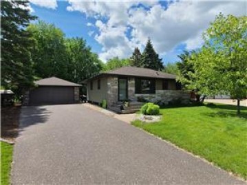 429 Guthrie Ct, Oakdale, MN 55128