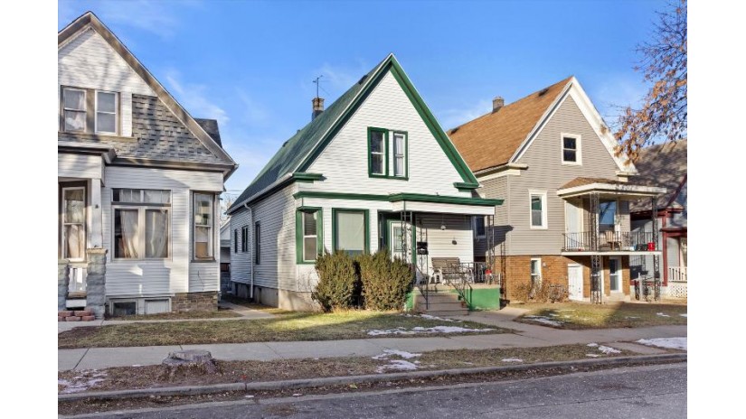 1418 W Hayes Ave 1418A Milwaukee, WI 53215 by EXP Realty LLC-West Allis $139,500