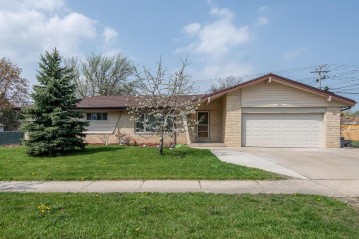 2326 W Clayton Crest Ave, Milwaukee, WI 53221-3732