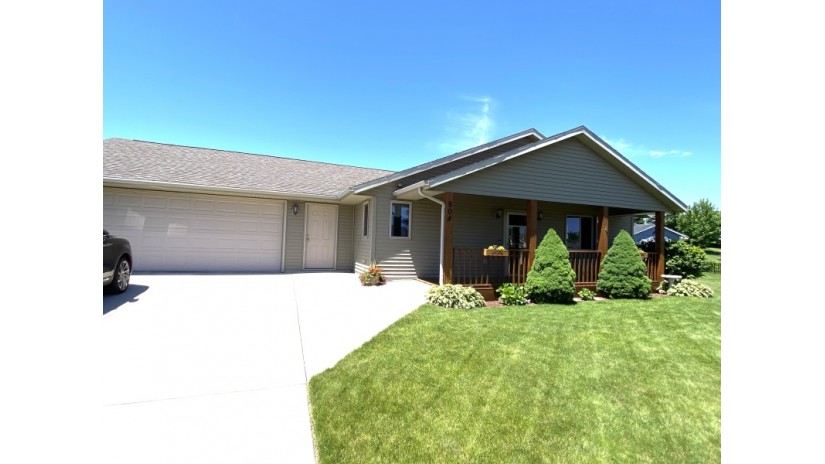 904 Eisenhower Ct Howards Grove, WI 53083 by Shorewest Realtors $362,900