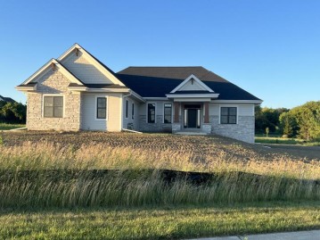 W263N6176 Ridge Dr, Lisbon, WI 53089