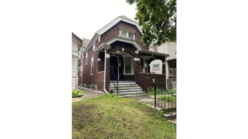 1008 S 36th St Milwaukee, WI 53215 by EXP Realty LLC-West Allis $140,000