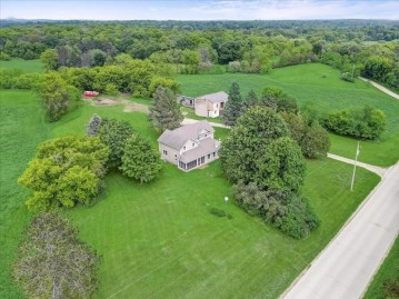 730 Clare Ln, Erin, WI 53027-9735