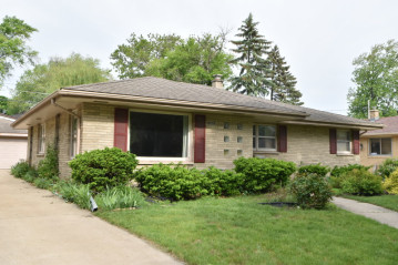 1006 Echo Ln, Racine, WI 53406-4120