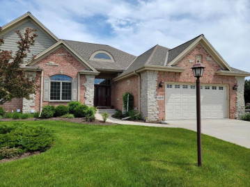 6839 W Greyhawk Ct, Franklin, WI 53132