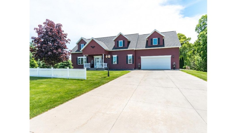 N2110 Brecken Rdg Greenfield, WI 54601 by @properties La Crosse $450,000