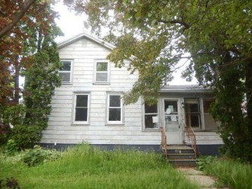 518 N Cedar St, Horicon, WI 53032-1041