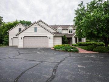 13825 W Howard Ave, New Berlin, WI 53151-6013