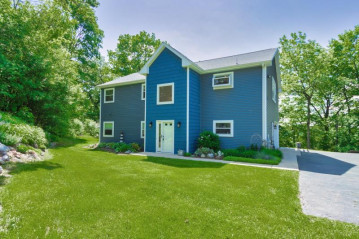 620 Highland Dr, Twin Lakes, WI 53181