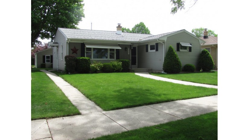 2423 S 15th St Sheboygan, WI 53081 by Shorewest Realtors $200,000