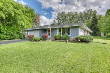 3433 Maple Dr, Richfield, WI 53033