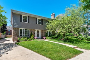 5105 N Lake Dr, Whitefish Bay, WI 53217