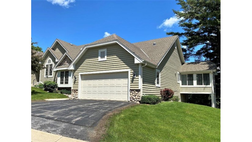 217 Endfield Cir Waukesha, WI 53186 by RE/MAX Realty Pros~Brookfield $369,900