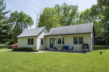 N6862 Arbutus Rd, Sugar Creek, WI 53121-3409