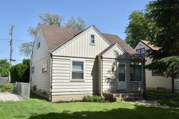 3406 N 77th St, Milwaukee, WI 53222-3914