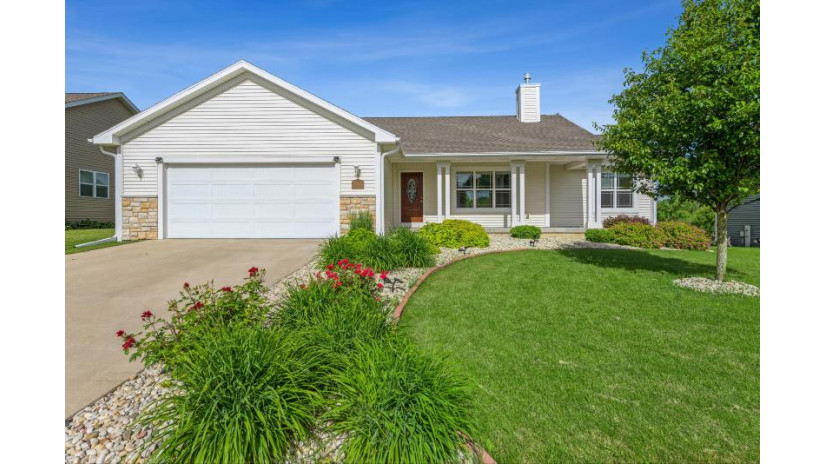 908 Hudson Trl Lake Geneva, WI 53147 by @properties $445,000