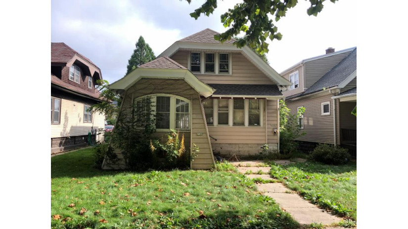 3728 N 18th St Milwaukee, WI 53206 by Smart Asset Realty Inc $30,000