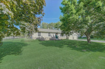 346 Summit Dr, Fredonia, WI 53021-9313