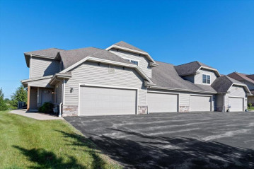 1700 New Port Vista Dr, Port Washington, WI 53024