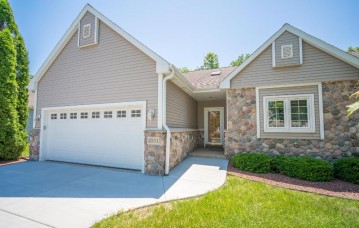 2331 Stoney Ln, Grafton, WI 53024-9361