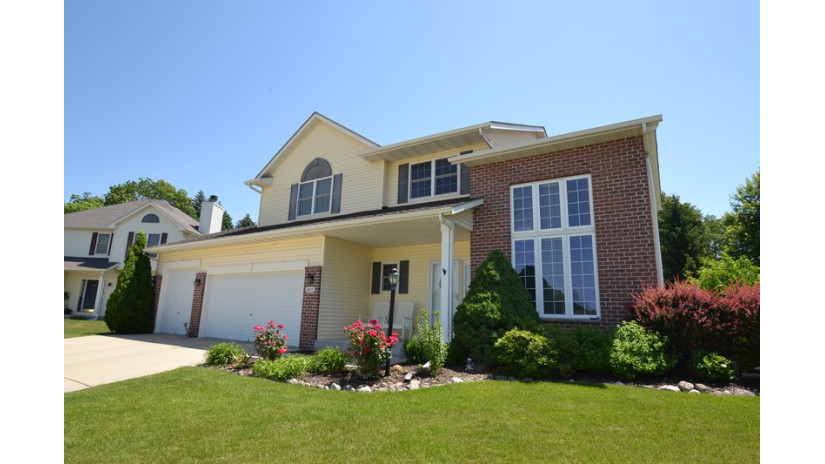 2439 Forest Hill Ct Waukesha, WI 53188 by Shorewest Realtors $499,800