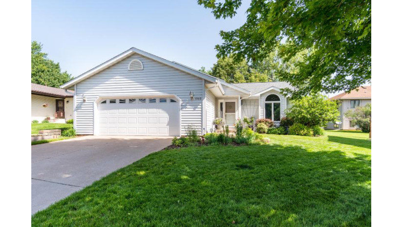 1965 Esther Dr Onalaska, WI 54650 by @properties La Crosse $299,900