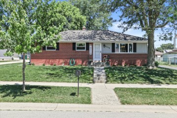 2438 W Lindenwood Ave, Oak Creek, WI 53154-1047