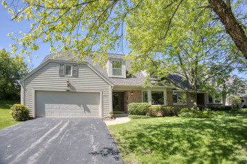 1505 W Eastbrook Dr, Mequon, WI 53092-2972