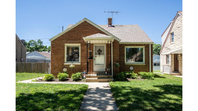 3417 S Chase Ave Milwaukee, WI 53207 by Compass RE WI-Tosa $200,000