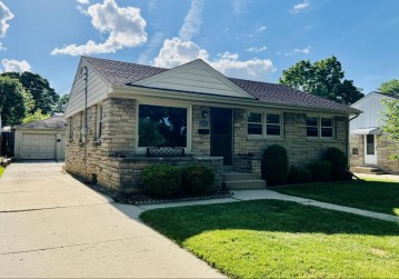 2463 S 94th St, West Allis, WI 53227