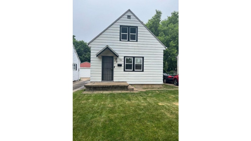 5152 N 58th St Milwaukee, WI 53218 by Nilsen Realty $89,900
