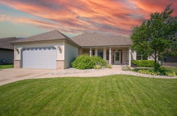 6121 S 39th St, Greenfield, WI 53221-4519