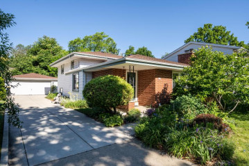 535 N 111th St, Wauwatosa, WI 53226