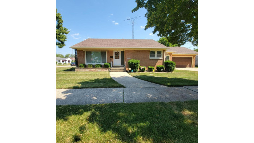 2314 79th St Kenosha, WI 53143 by Cove Realty, LLC $200,000