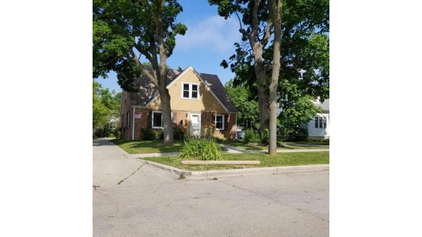 5939 N 40th St Milwaukee, WI 53209 by Midwest Executive Realty $114,900