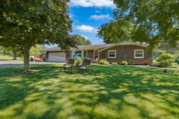 741 Maple Way N, Waukesha, WI 53188