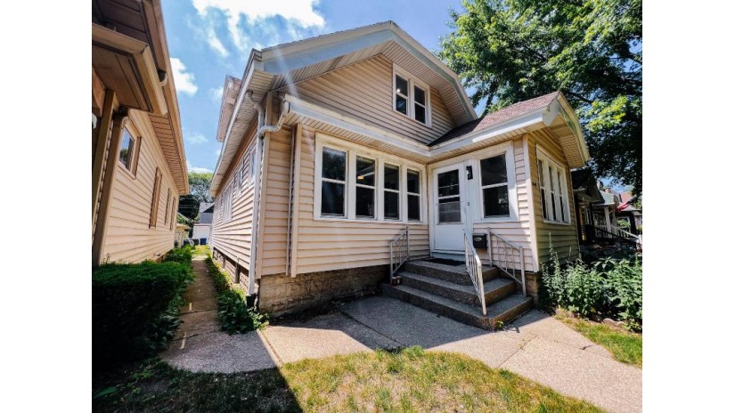 3149 S Herman St Milwaukee, WI 53207 by North Shore Homes, Inc. $399,900