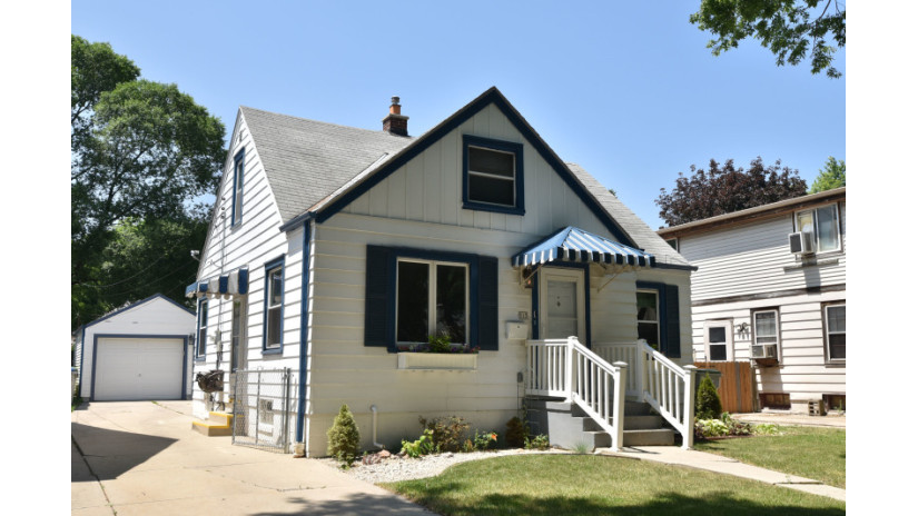 515 S 68th St Milwaukee, WI 53214 by Shorewest Realtors $189,900