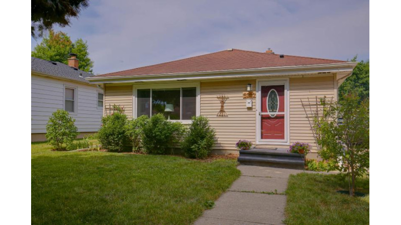 5220 37th Ave Kenosha, WI 53144 by RE/MAX ELITE $259,900