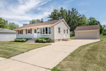 1925 Murray Ave, Waukesha, WI 53186-2538