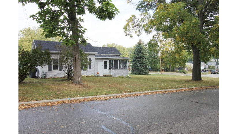 424 E Clay St Whitewater, WI 53190 by Tincher Realty $149,900