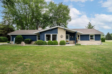 16650 W Salentine Dr, New Berlin, WI 53151