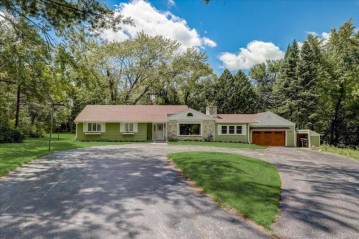 8731 N 64th St, Brown Deer, WI 53223-2823