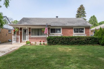 4071 S Troy Ave, Saint Francis, WI 53235-4852