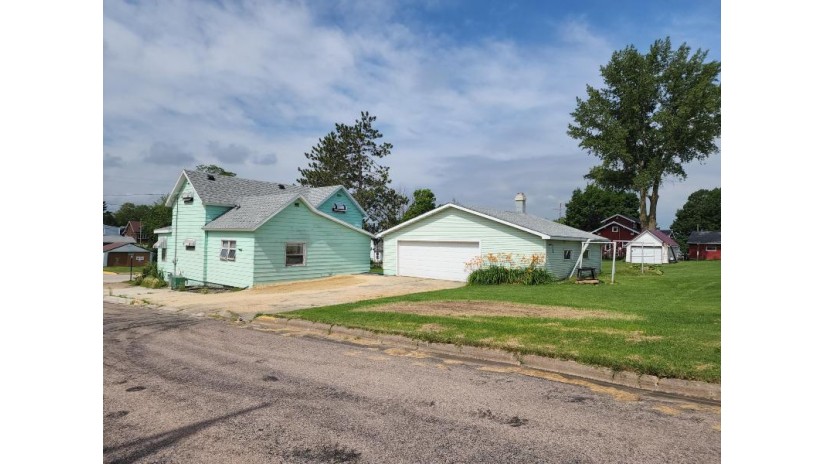 704 Kenyon St Cashton, WI 54619 by Simonson Real Estate & Auction $139,900