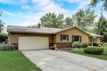 10135 W Scepter Cir, Franklin, WI 53132-1830