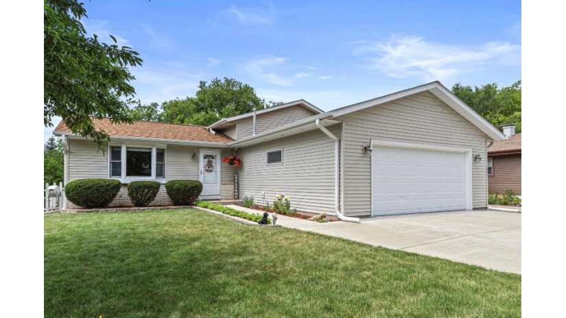 522 S Grandview Blvd Waukesha, WI 53188 by EXIT Realty Horizons-Gmtwn $340,000